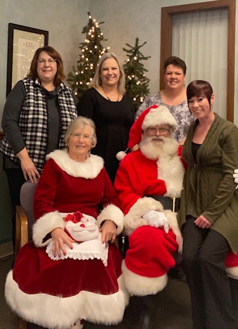 Mr. &amp; Mr. Claus Visit Iola