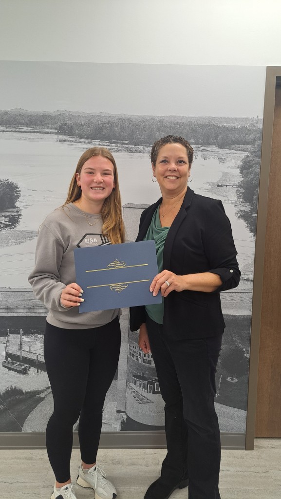 Calla Benjamin accepting Weyauwega scholarship from Mandy Zastrow